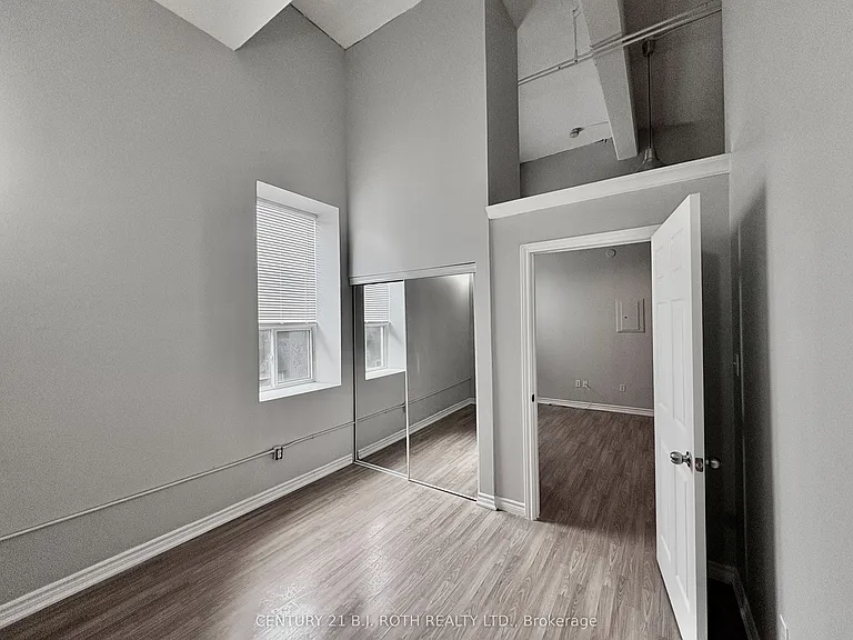 19 Dunlop St W #205 — Photo 9