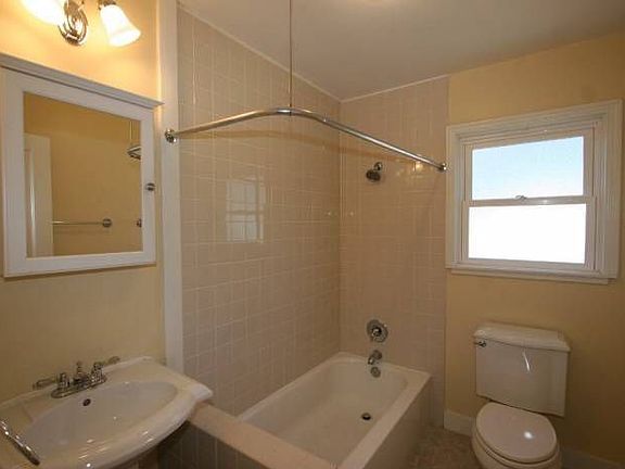 5th image of 3720 Ardley Ave
