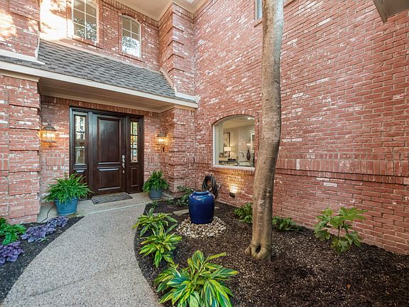 2nd image of 1810 Lakeshore Ct