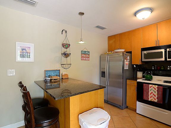 5th image of 866 105th Ave N