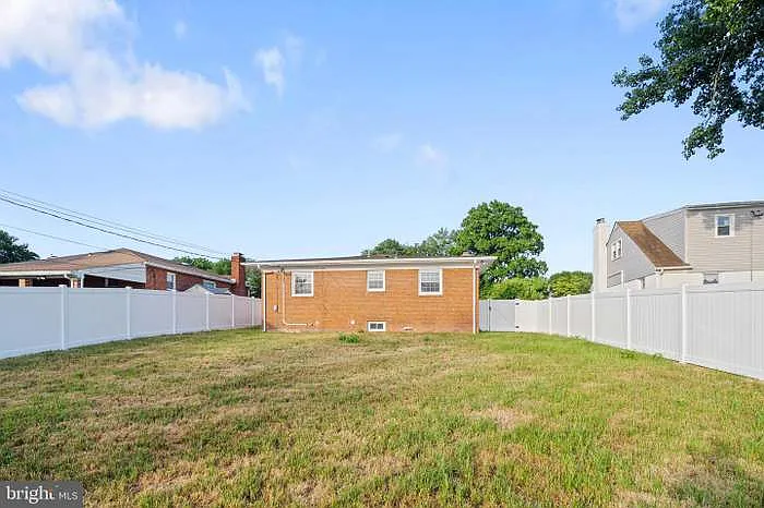 3 bed, 2045 sqft, $1,975 — Photo 3