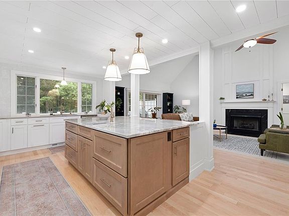 5th image of 5 Woodbine Ln