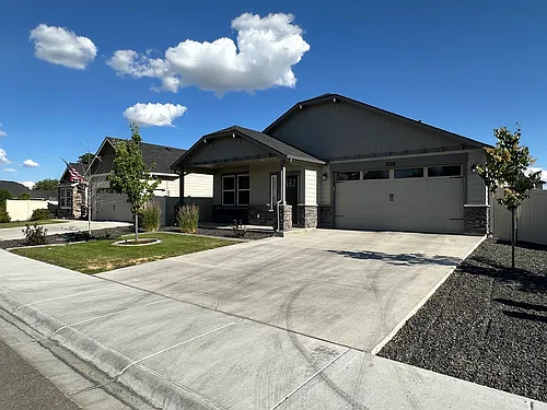 1271 W Lydia St Photo 1