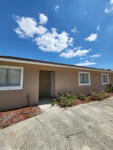 291 Lowell Ave Photo 1