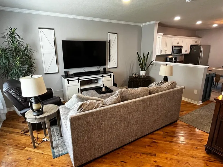 6348 Rockville Dr — Photo 2