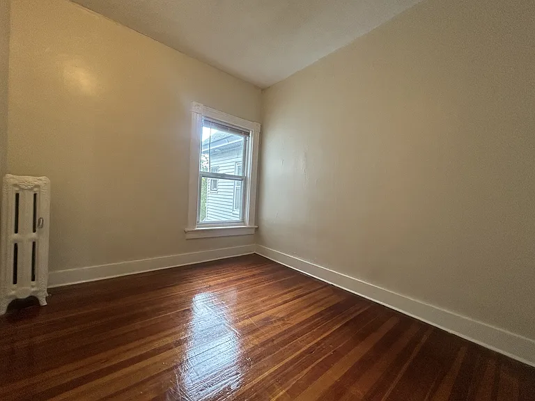 35 Kent Ave — Photo 11