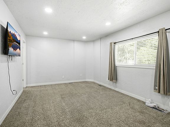 4th image of 306 Cross St