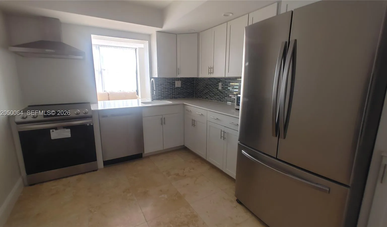 1000 Parkview Dr — Photo 2