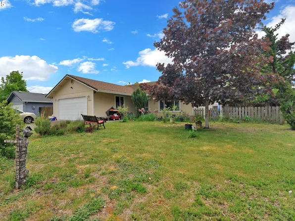 25202 Tyro Ave, Veneta, OR 97487