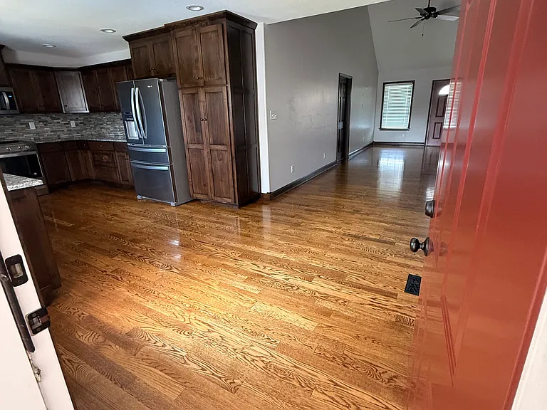 906 Summit Rd — Photo 3