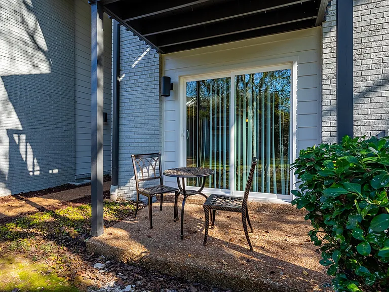 Private balcony/patio