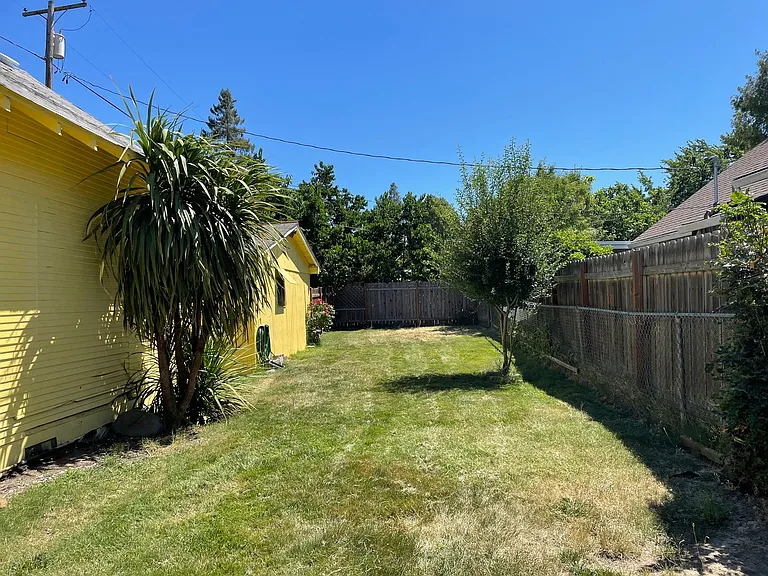 811 Dakota Ave — Photo 17