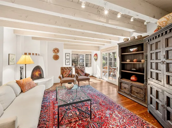 215 Harkins Ln, Santa Fe, NM 87501