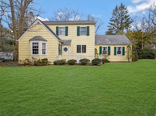 11 Cove Rd, Huntington, NY 11743