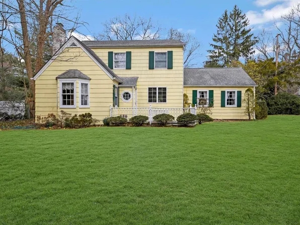 11 Cove Road, Huntington, NY 11743
