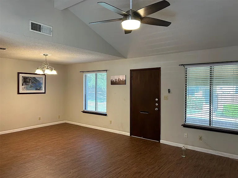 9509 Blue Creek Ln — Photo 27