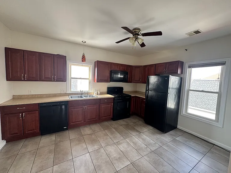 179 Raymond St #3 — Photo 4