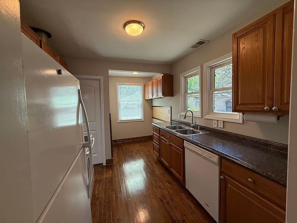 EXTRA LARGE KITCHEN