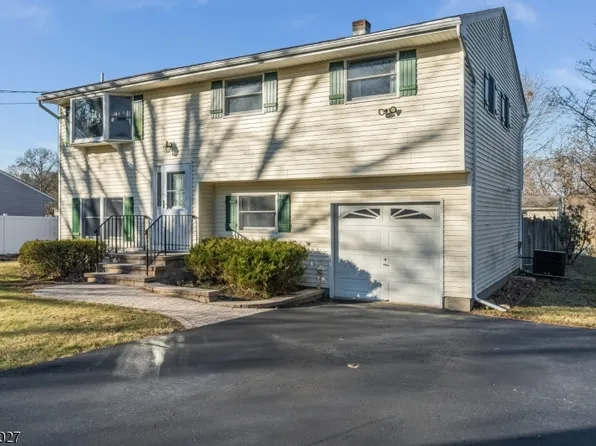 15 Messig Rd, Clinton Town, NJ 08809