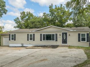 104 N Countryside Rd, Blue Springs, MO 64015