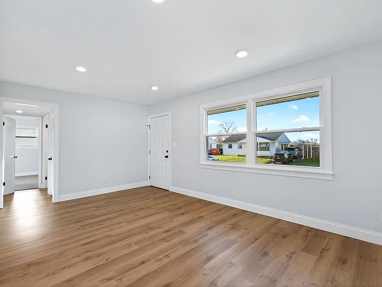 5345 Middlebury Rd — Photo 3