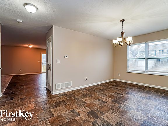 4th image of 202 Lanthorn Pond Dr