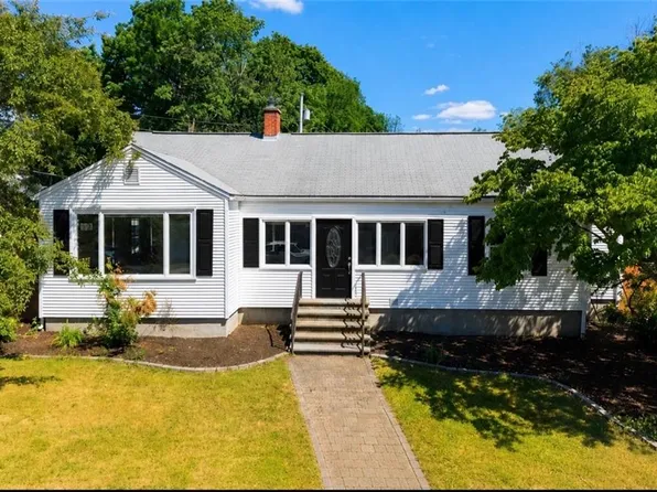 118 Summit Ave, West Warwick, RI 02893