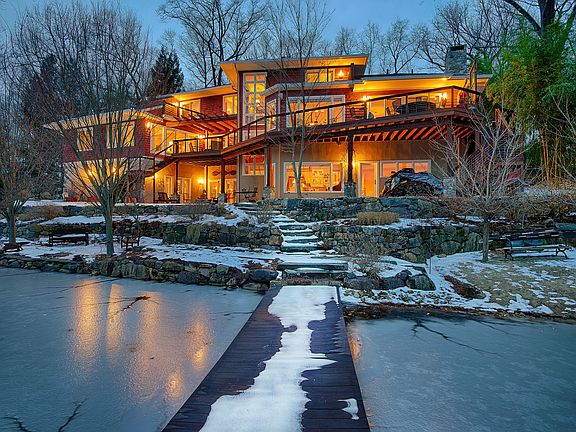 Spectacular Lakefront Home