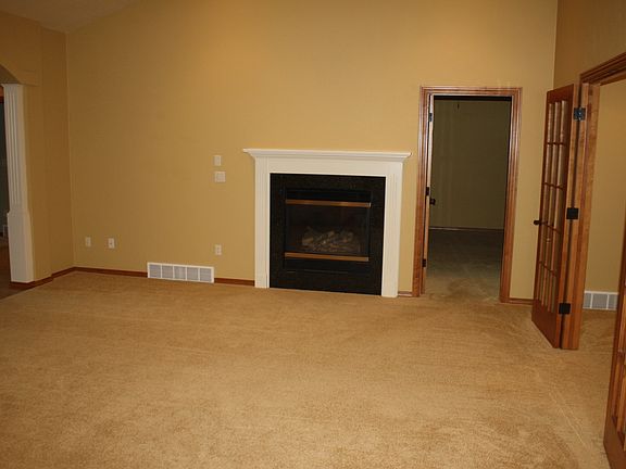 4-Living Room_04302014