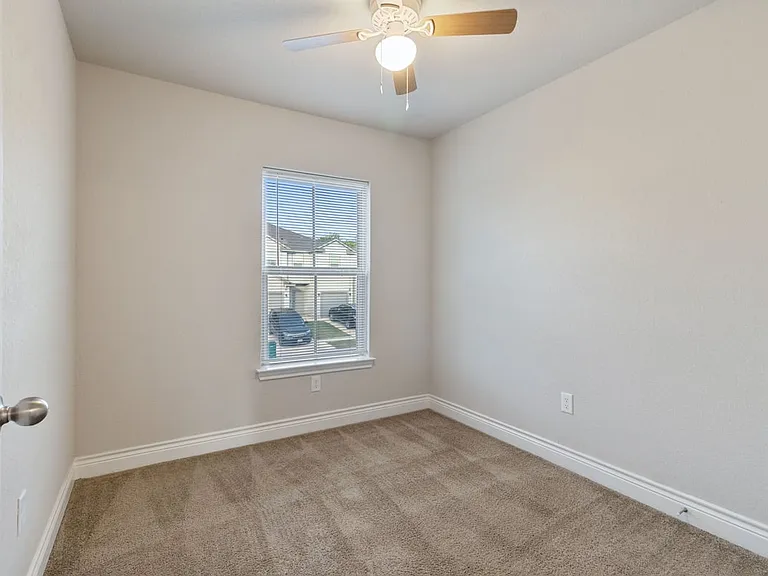 7314 Savannah Brks — Photo 12