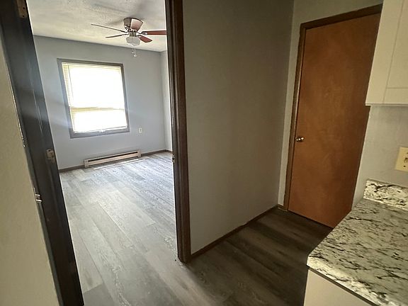 4th image of 210 SE Granville St #12