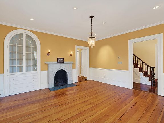 5th image of 997 Washington Street