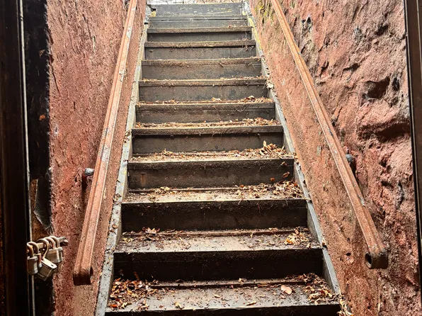 151 Summit Place image 8 of 10