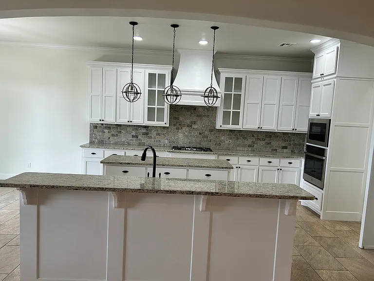 3573 Riverfront Dr — Photo 2