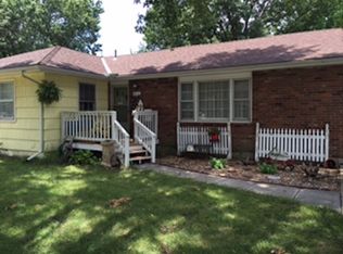 717 S Ridgeview Rd, Olathe, KS 66061