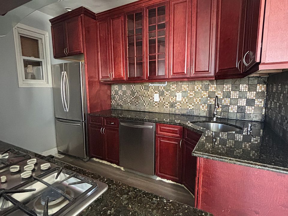 1st image of 104 Fulton Ave #2.1
