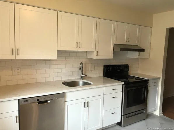 32 E Bouton St #2, Stamford, CT 06907