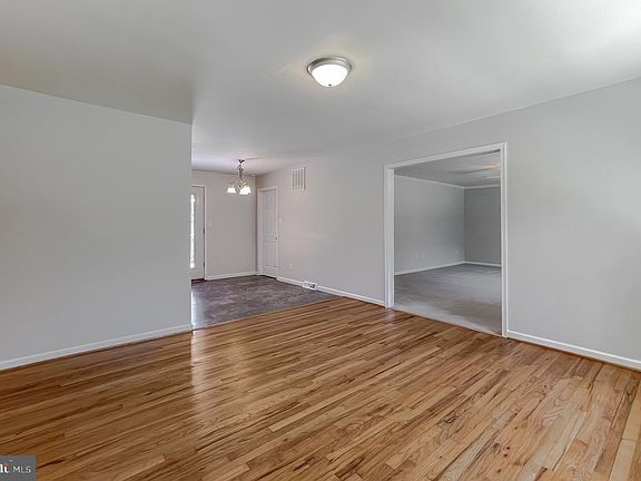 2nd image of 45558 Poplar Ln