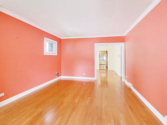 3rd image of 1754 Henley St
