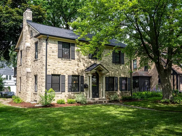 5247 North Hollywood AVENUE, Whitefish Bay, WI 53217