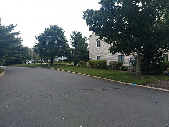 4th image of 1002 Aspen Dr