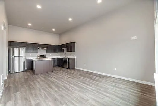 303 E Broadway Ave — Photo 4