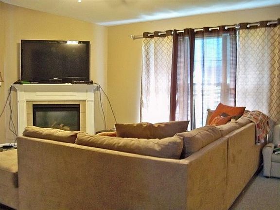 3rd image of 653 Sherard Cir #655