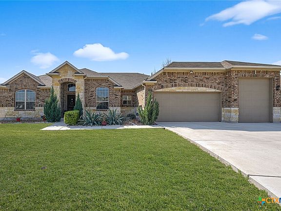 3rd image of 1608 Alvin Cir