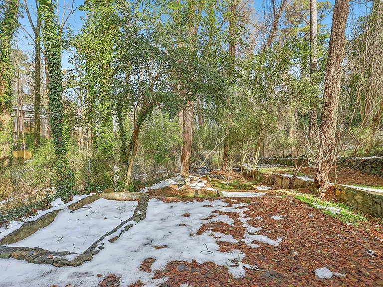 1840 Camellia Dr — Photo 29