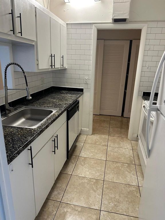 400 N Riverside Drive #102, photo 2