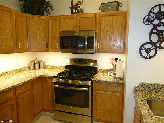 2nd image of 644 Honeybrook Cir