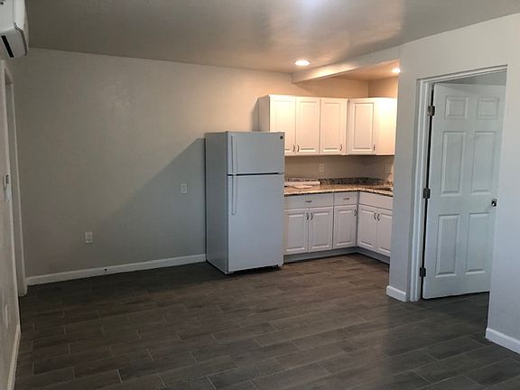 4th image of 5842 S Park Ave Unit 4