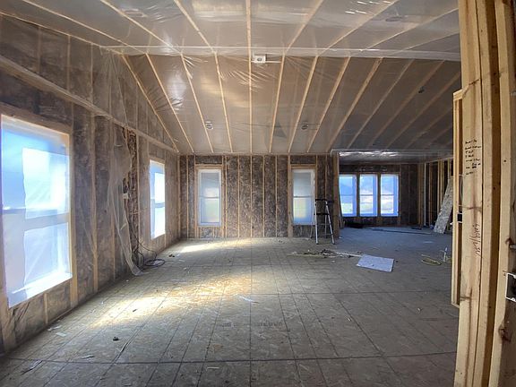 5th image of 1422 Iris STREET