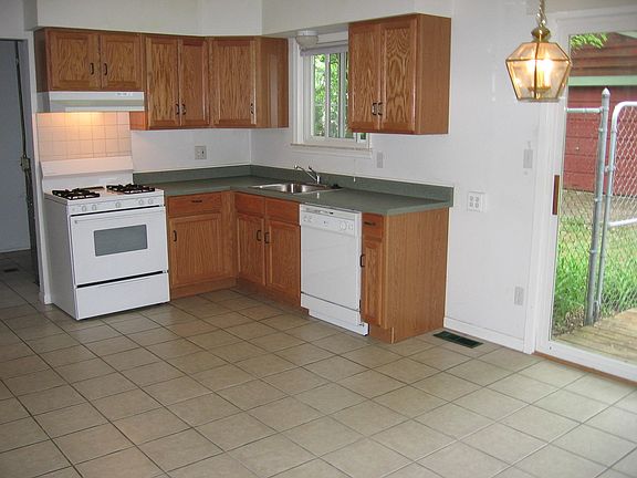 5th image of 2318 Faye Dr